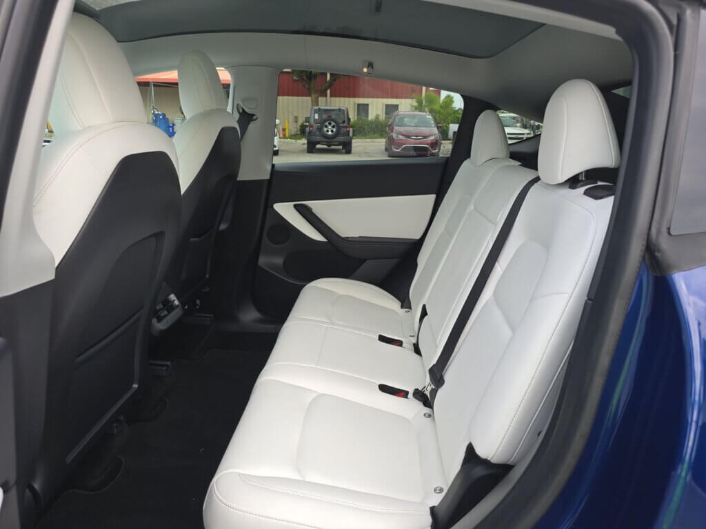 M9486-Stock-pic-rear-seats.jpg