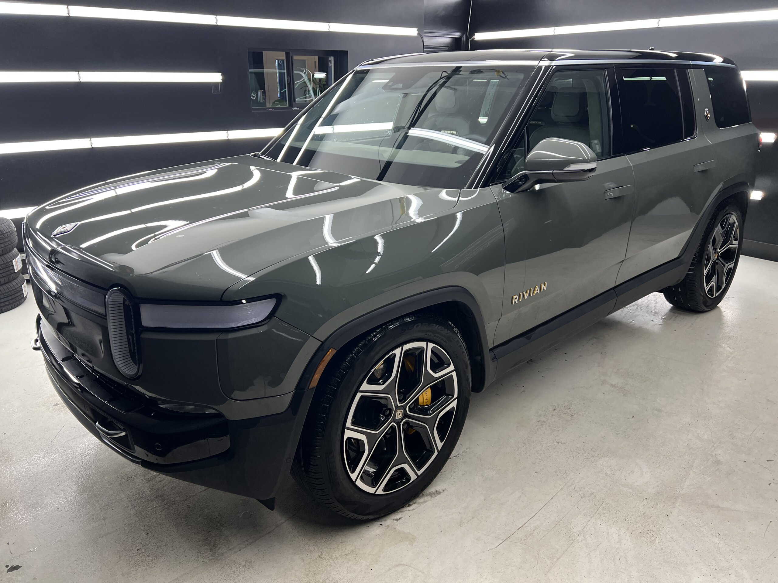 2023 Rivian R1S Quad Motor