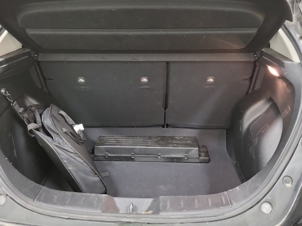 M9521-Interior-hatch.jpeg