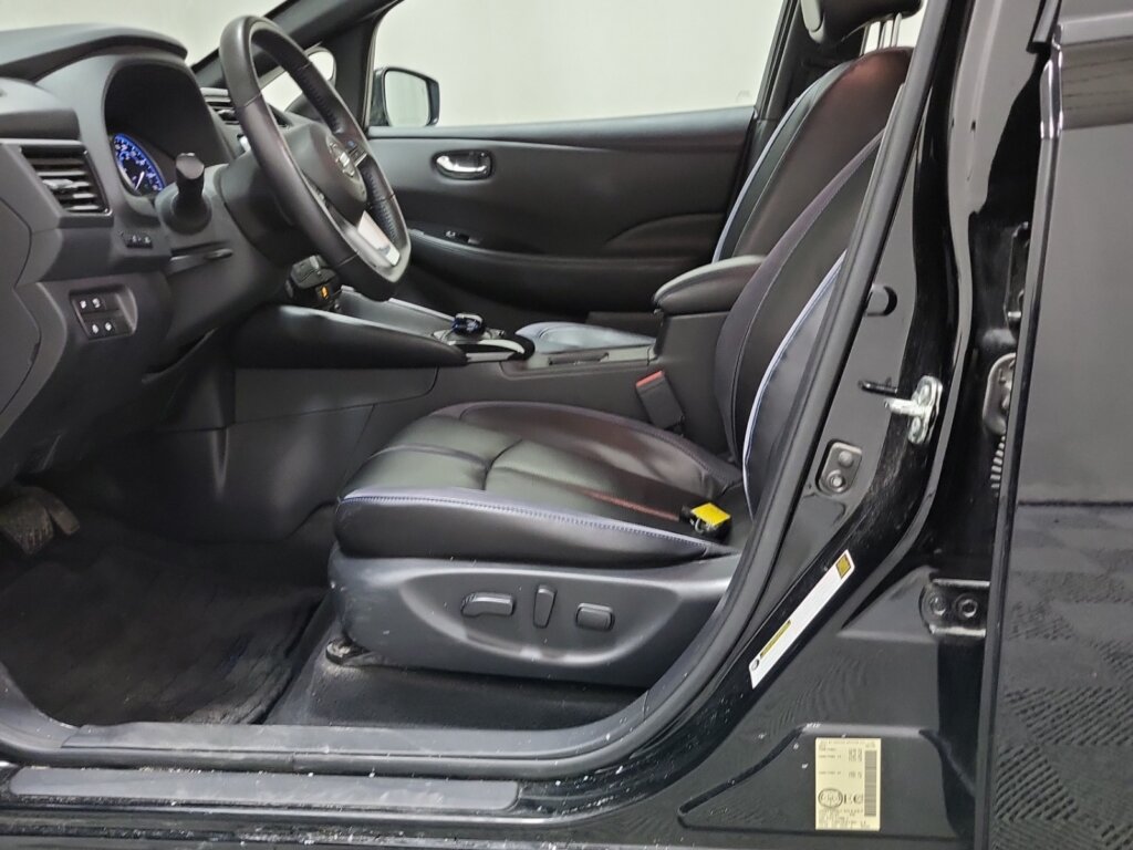 M9521-Interior-seat-D.jpeg