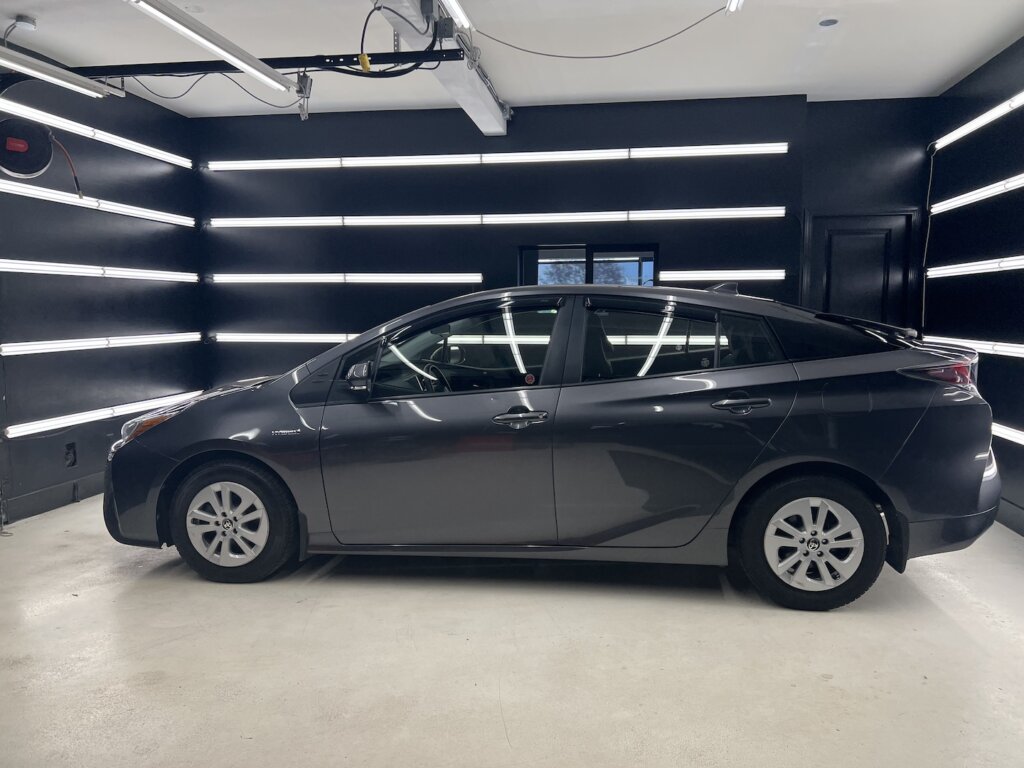 M9537-2016-Toyota-Prius-Grey2.jpeg