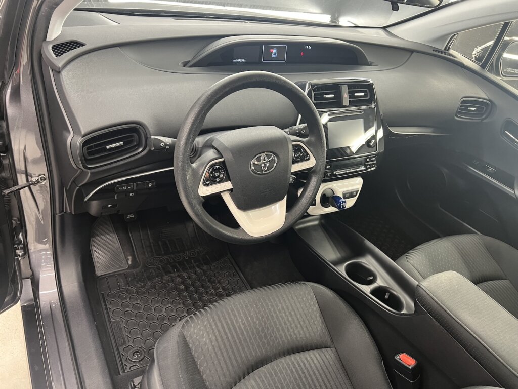 M9537-2016-Toyota-Prius-Grey3.jpeg