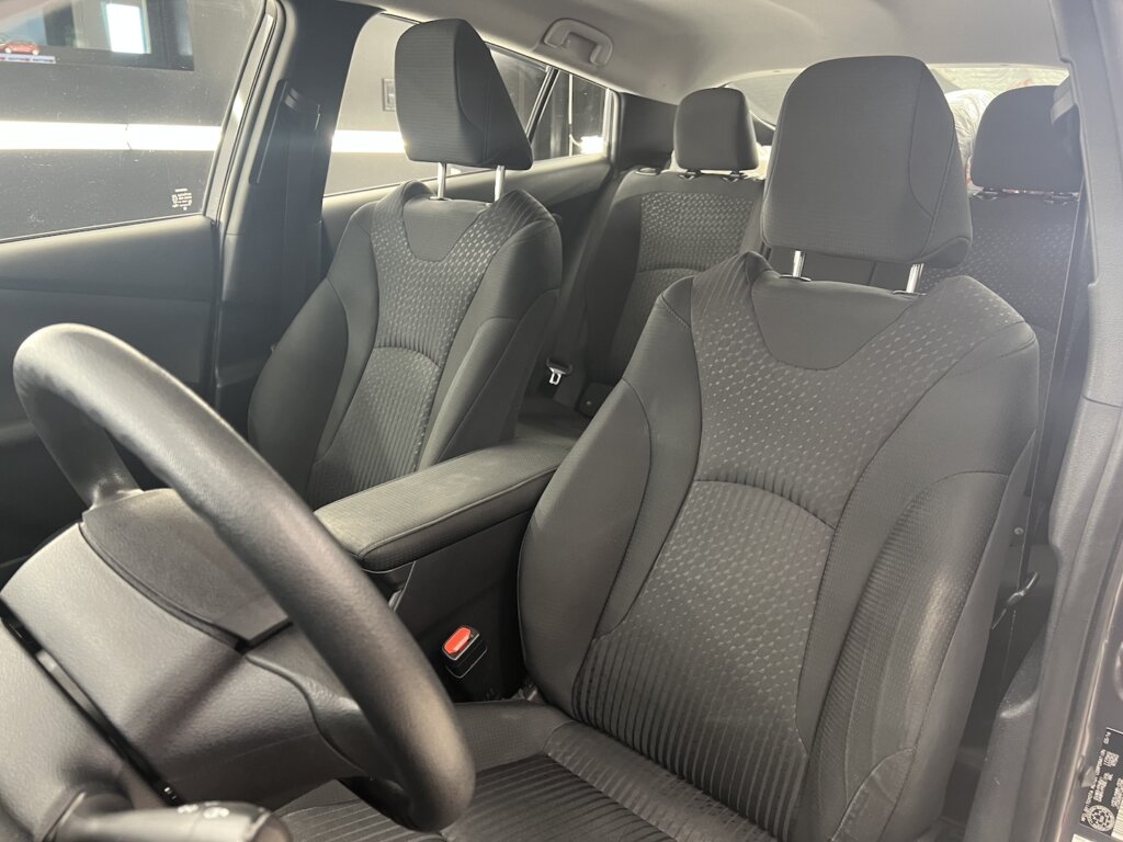 M9537-2016-Toyota-Prius-Grey4.jpeg