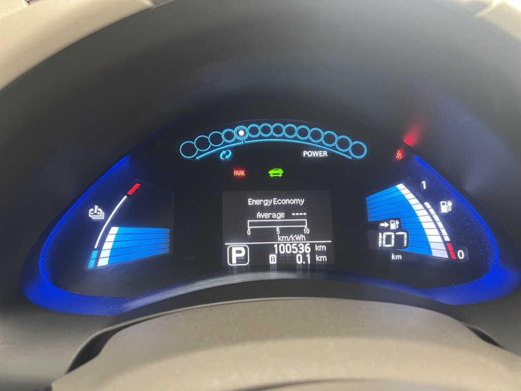 M9538-2011-Nissan-Leaf-Blue6.jpeg