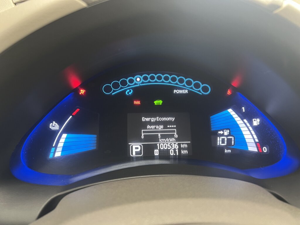 M9538-2011-Nissan-Leaf-Blue7.jpeg